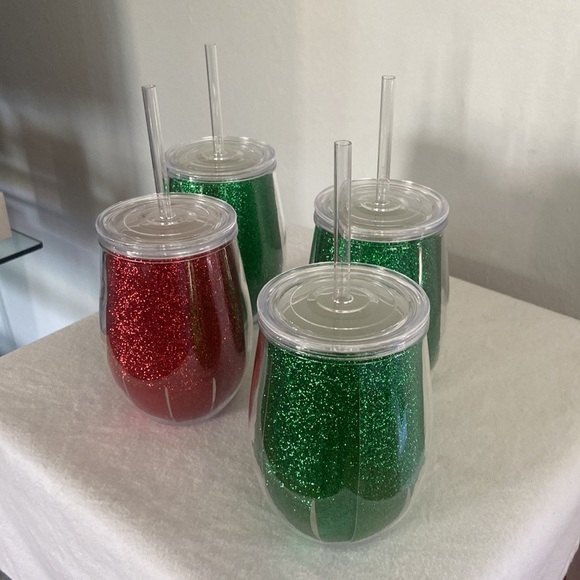Sparkly Wine Glasses with Straws - Picture 3 of 5
